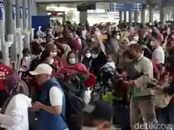 Terjadi Lagi Pemudik Ketinggalan karena Terlalu Lama di Kamar Mandi